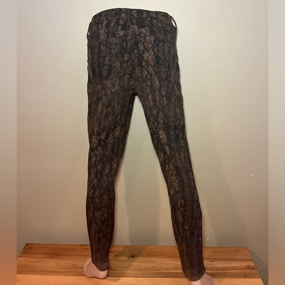 Nine West Snakeskin Pattern Leggings Size: 8/29 - Picture 2 of 3